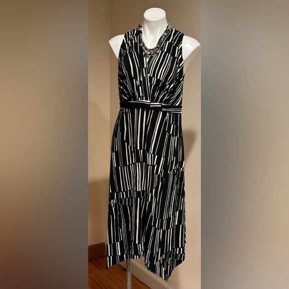 Donna Ricco NY Black & White Lines Halter Top Zip In Back SZ 14W Great Condition - Picture 1 of 14